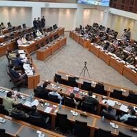 dpr--pemerintah-gelar-rapat-di-hotel-demi-kebut-revisi-uu-tni