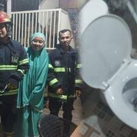 mahasiswi-di-padang-syok-ada-ular-kobra-nongol-di-lubang-kloset-untung-ada-damkar