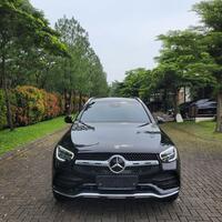 mercedes-benz-glc-200-amg-black-2021