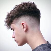 5-potongan-rambut-cowok-untuk-menonjolkan-bentuk-kepala
