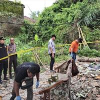 imam-meracik-mercon-sambil-merokok-rumah-hancur-anak--istri-terluka