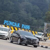 tempuh-perjalanan-jauh-demi-kabut-dan-semangkuk-mi-di-puncak-pass