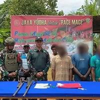 tiga-anggota-opm-kembali-nkri-serahkan-senpi-laras-panjang-dan-bintang-kejora