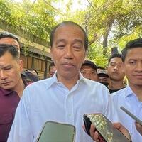jokowi-perlihatkan-ijazah-sd-hingga-ugm-ke-wartawan-jangan-difoto-ya