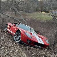 bikin-malu---pria-pengemudi-ford-gt-menabrakkan-mobil-bapaknya-saat-mengejar-miata