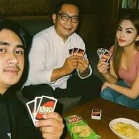 beredar-foto-ridwan-kamil-dan-lisa-mariana-main-kartu-uno