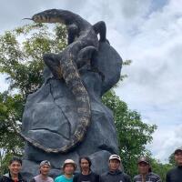 cerita-pembuat-patung-biawak-wonosobo-dibuat-15-bulan-dengan-rp-50-juta