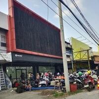 ramai-warga-depok-dan-bekasi-antre-pindai-retina-mata-demi-uang-rp-500-ribu