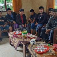 jualan-kalender-sambil-baca-ayat-fenomena-santri-sales-yang-bikin-kesel