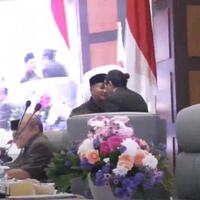 fraksi-pdip-walkout-dari-rapat-gara2-dedi-ono-surono-sempat-pamitan-dengan-wagub