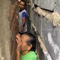 pikun-salah-jalan-lansia-gresik-terjepit-tembok