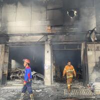 bos-toko-ban-yang-terbakar-di-pondok-gede-sempat-dimintai-rp-8-juta-oleh-oknum-warga