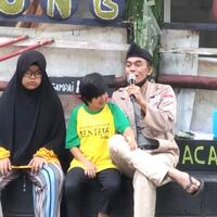 ada-2-anak-difabel-di-taman-bacaan-ini