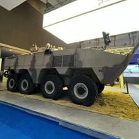 indo-defence-2025-kenalan-dengan-rabdan-8x8-kendaraan-amfibi-dari-negeri-gurun