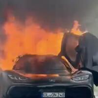 pemilik-mobil-ini-ambyar--mercedes-amg-one-seharga-rp-43-miliar-habis-terbakar