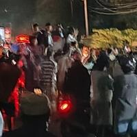 asn-pemko-sorong-dibantai-saat-tidur-rumah-pelaku-dan-warga-diserang-massa