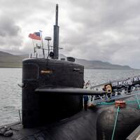 first-time-kapal-selam-nuklir-amerika-parkir-di-islandia