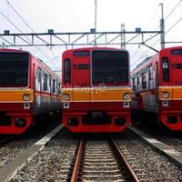 2-bocil-bikin-heboh-lempar-batu-hingga-kaca-krl-pecah