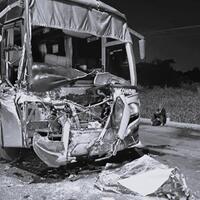 bus-sugeng-rahayu-tabrak-truk-di-jombang-sopir-patah-kaki-dan-4-penumpang-terluka