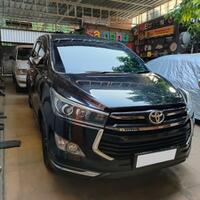 di-jual--innova-venturer-diesel-24-at-hitam-th-2018