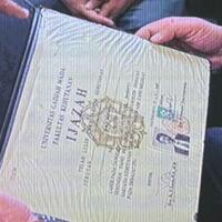 rektor-ugm-jokowi-alumni-ugm-yang-telah-dpat-ijazah-sesuai-ketentuan