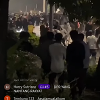 tol-dalam-kota-ditutup-imbas-demo-ricuh-massa-aksi-bergerak-lagi-ke-gedung-dpr