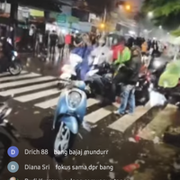 bentrok-massa-demo-vs-polisi-ricuh-meluas-ke-stasiun-palmerah
