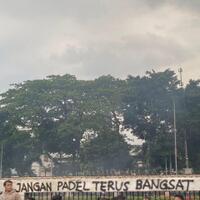 puan-maharani-main-padel-harga-raket-jadi-sorotan