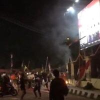 kantor-dprd-sumsel-dibakar-massa-didominasi-remaja