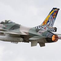 ketegangan-meningkat--dua-f-16-venezuela-terbang-di-dekat-kapal-destroyer-amerika