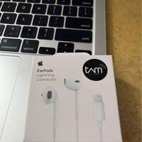 earpods-lighting-connector