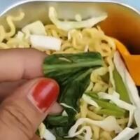 viral-temuan-ulat-pada-menu-mbg-di-tuban-sppg-minta-maaf-dan-janji-lebih-teliti