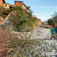 longsor-jalur-pacettrawas-mojokerto-ditutup-sementara