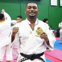 ubah-cemas-jadi-emas-kelvin-saweri-persembahkan-emas-pertama-untuk-papua-barat