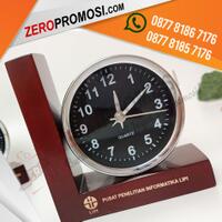 souvenir-jam-meja-kayu-model-l-custom-logo-untuk-branding-perusahaan