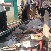 asrama-putri-ponpes-di-situbondo-ambruk-1-santriwati-meninggal-11-luka