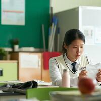 film-korea-the-world-of-love-tuai-pujian-kisah-ju-in-hadapi-masa-lalu-kelam