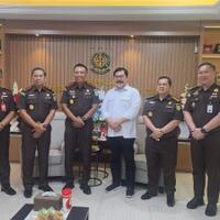 dr-jan-maringka-kehadiran-kejaksaan-harus-dirasakan-manfaatnya-oleh-masyarakat