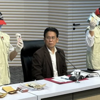 kpk-gubernur-riau-diduga-terima-rp-225-miliar-hasil-peras-anak-buah