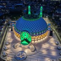 masjid-raya-baitul-khairaat--kubah-raksasa-amp-menara-jam-terbesar-di-indonesia