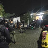 pelajar-di-garut-diciduk-densus-88-diduga-terpapar-neo-nazi-disita-buku