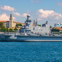 al-fulk-kapal-serbu-amfibi-milik-qatar-dengan-persenjataan-setara-frigat