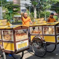 mitra-penjual-roti-tan-ek-tjoan-dari-bogor