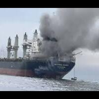 kapal-kargo-thailand-diserang-di-selat-hormuz-oman-selamatkan-20-awak