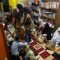 argon-peduli-buka-puasa-bersama-anak-yatim-dan-jompo-di-tbm-lentera-pustaka