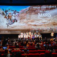 penampakan-warga-mars-pertama-di-bumi-gala-premiere-pelangi-di-mars