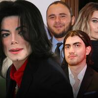 ini-jawaban-di-balik-kaos-berlumuran-darah-michael-jackson