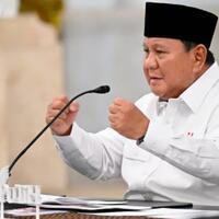 prabowo-injak-banting-genteng-buatan-brin-istana-presiden-ingin-seng-diganti