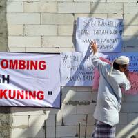 jemaah-masjid-rahmat-kembang-kuning-surabaya-gelar-aksi