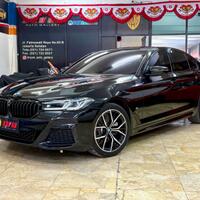 dp50jt-bmw520i-g30-msport-hitam-interior-brown-top-condition